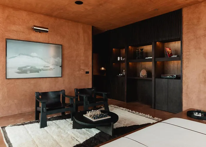 Further Hotel