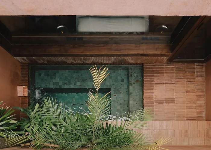 Further Hotel